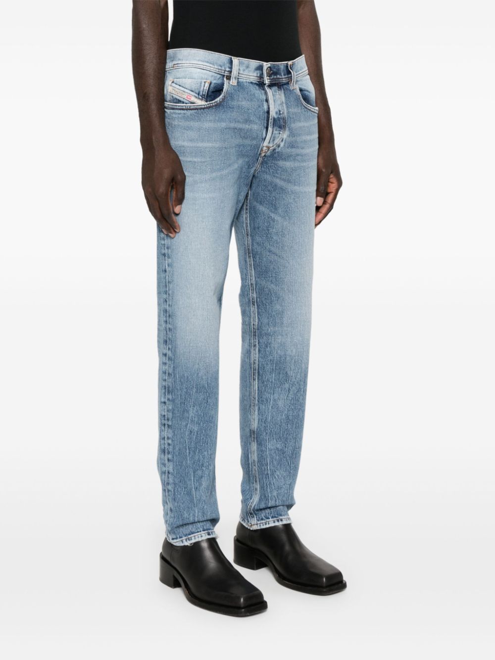 DIESEL 2023 D-FINITIVE 09J54 MID-RISE TAPERED-LEG JEANS