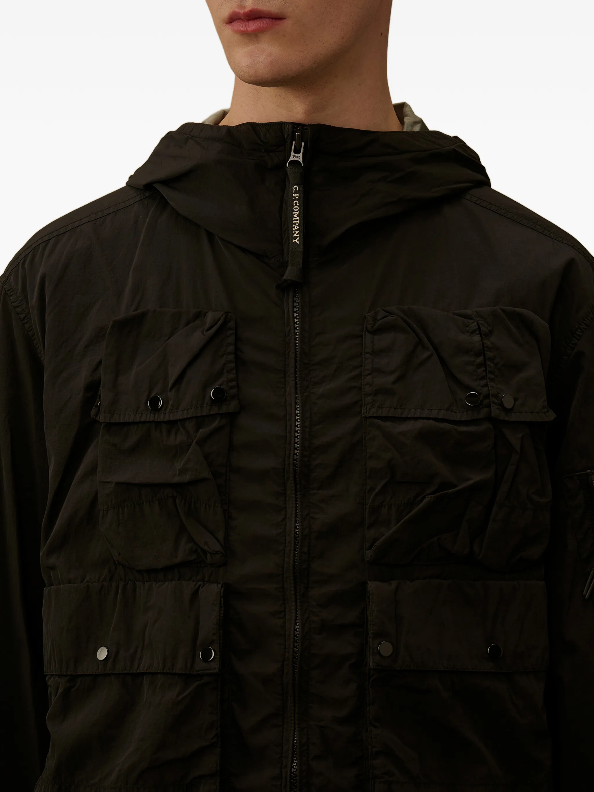 CHAQUETA C.P. COMPANY GORRO