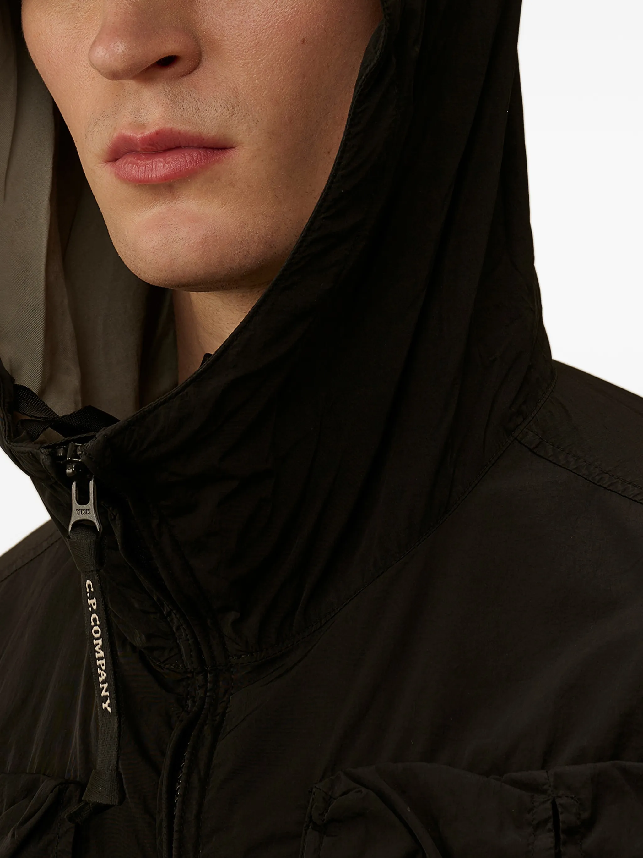 CHAQUETA C.P. COMPANY GORRO