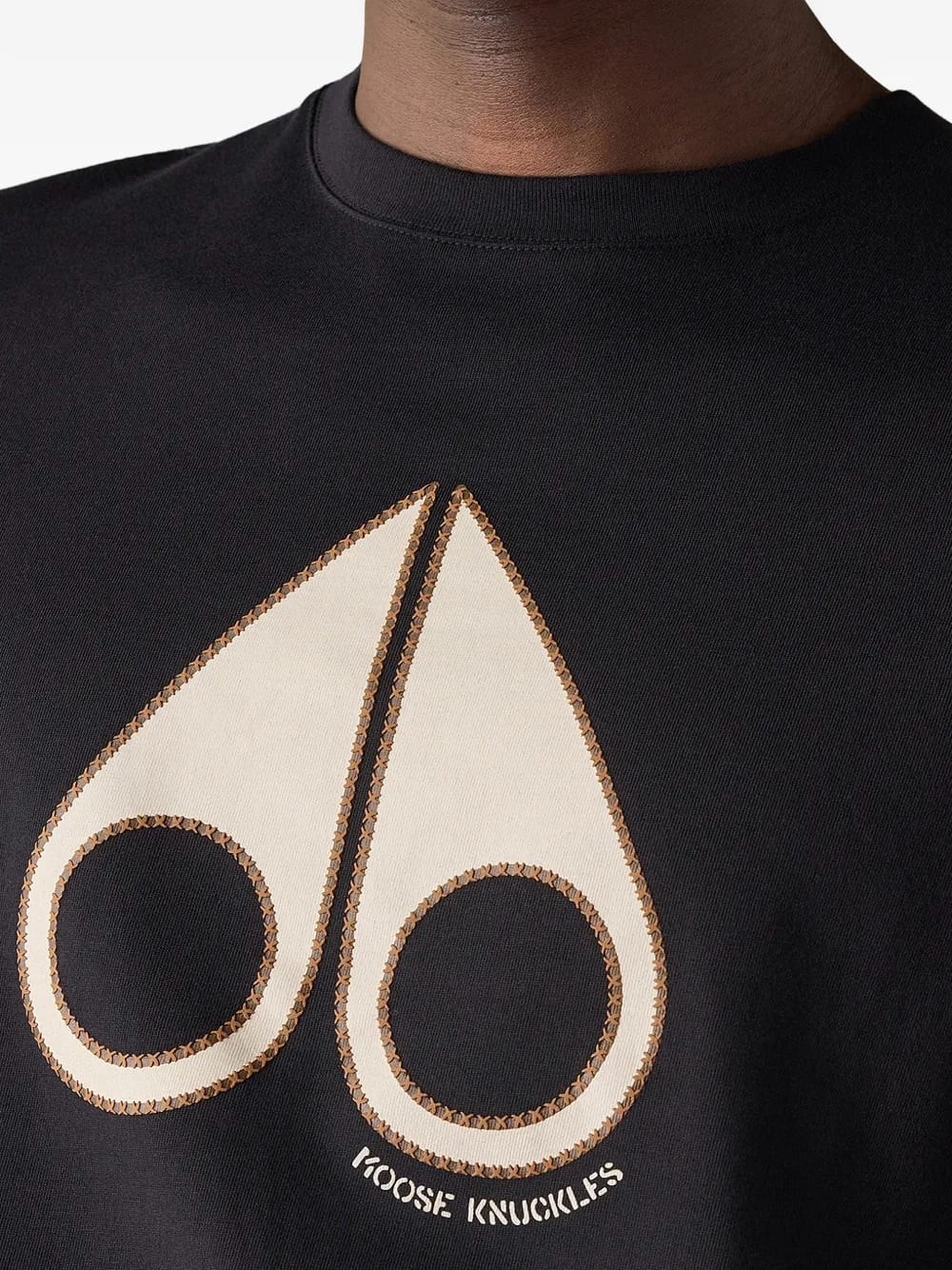 CAMISETA MOOSE KNUCKLES LOGO
